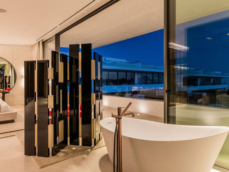 Villa for Sale in The Golden Mile, Malaga 40