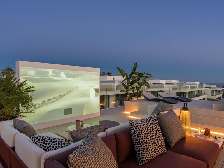 Villa for Sale in The Golden Mile, Malaga 44