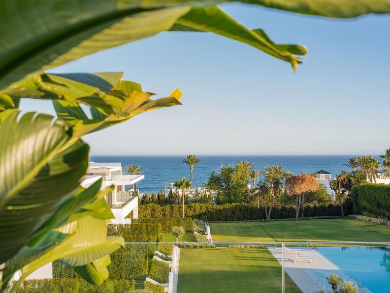 Villa for Sale in The Golden Mile, Malaga 50