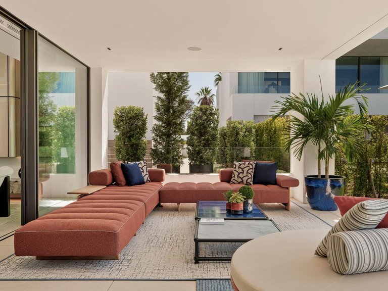 Villa for Sale in The Golden Mile, Malaga 6