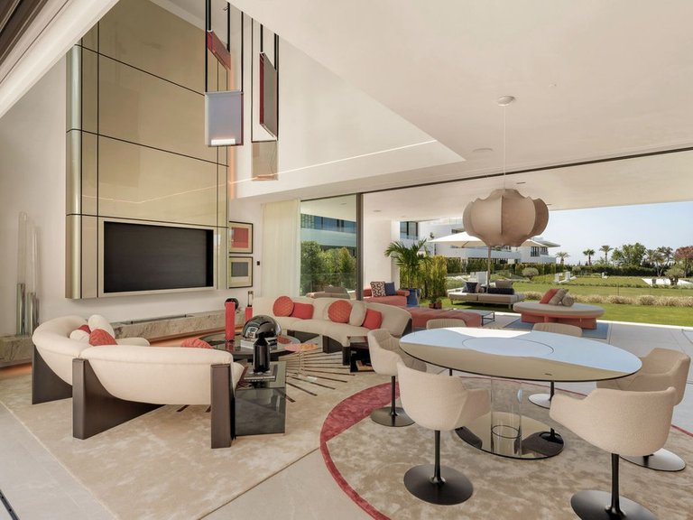 Villa for Sale in The Golden Mile, Malaga 7