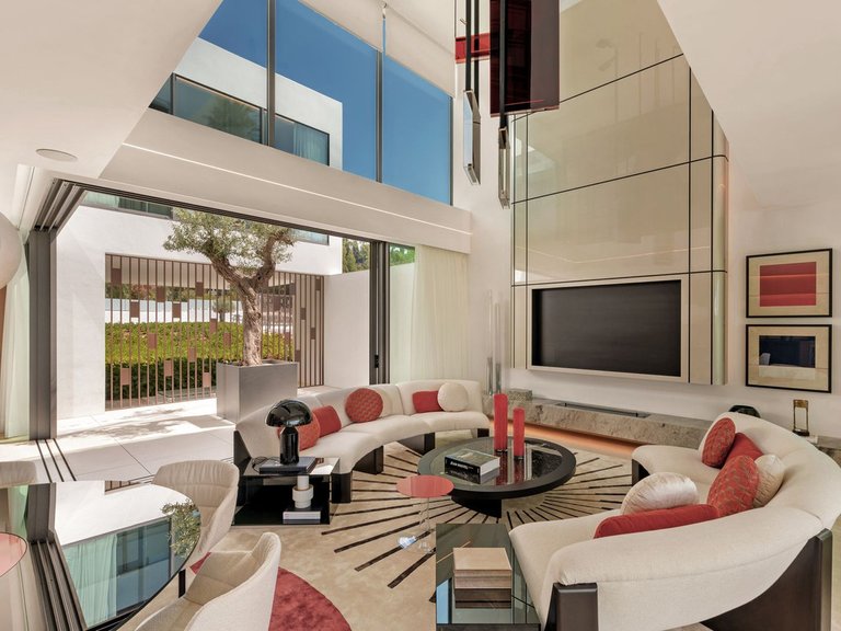 Villa for Sale in The Golden Mile, Malaga 9
