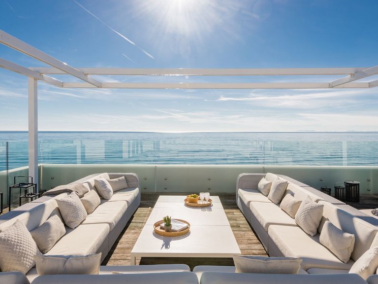 Villa for Sale in Las Chapas, Malaga 11