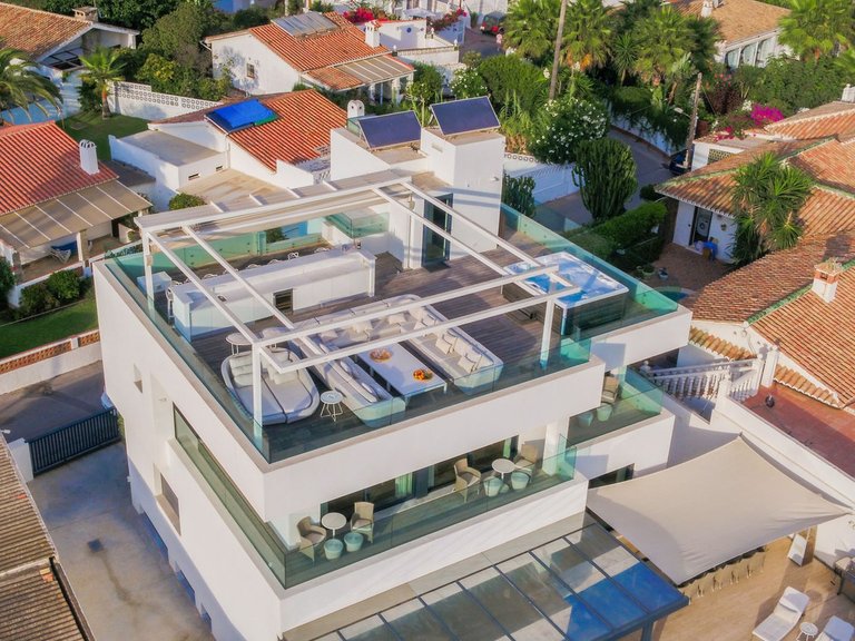 Villa for Sale in Las Chapas, Malaga 24