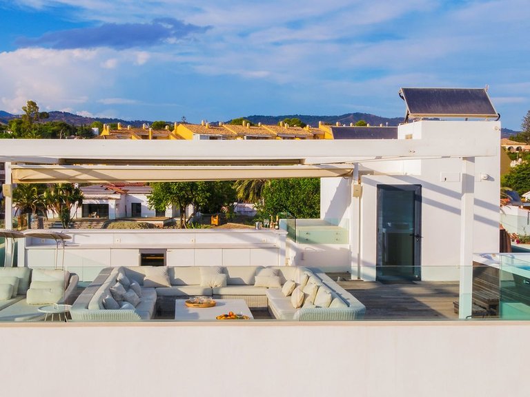 Villa for Sale in Las Chapas, Malaga 26