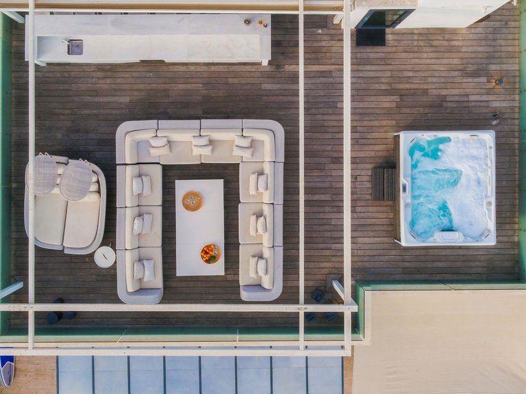 Villa for Sale in Las Chapas, Malaga 28