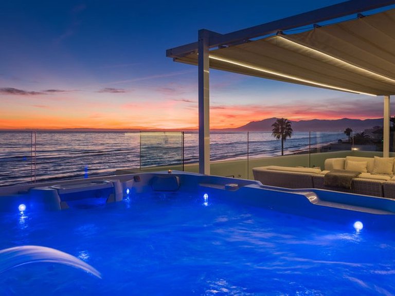 Villa for Sale in Las Chapas, Malaga 38