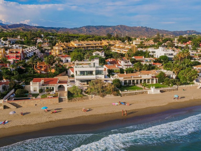 Villa for Sale in Las Chapas, Malaga 4