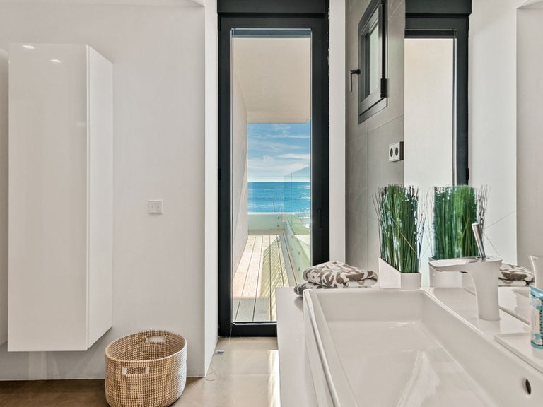 Villa for Sale in Las Chapas, Malaga 59