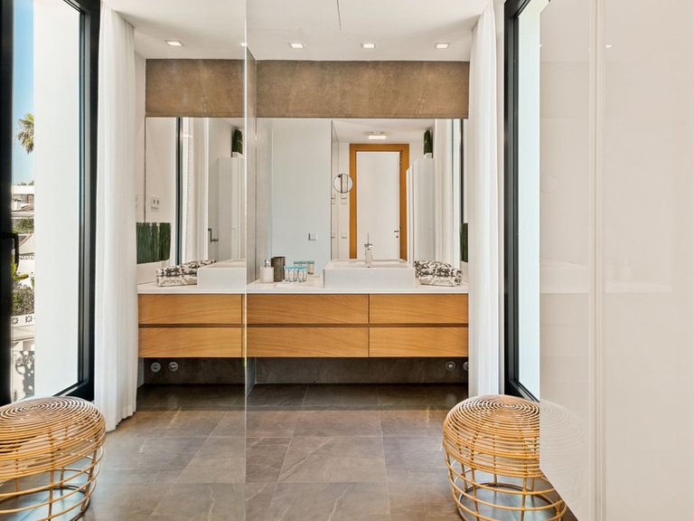 Villa for Sale in Las Chapas, Malaga 61