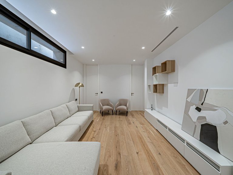 Villa for Sale in The Golden Mile, Malaga 14