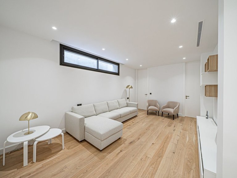 Villa for Sale in The Golden Mile, Malaga 15