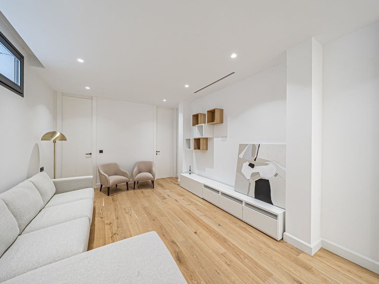 Villa for Sale in The Golden Mile, Malaga 16