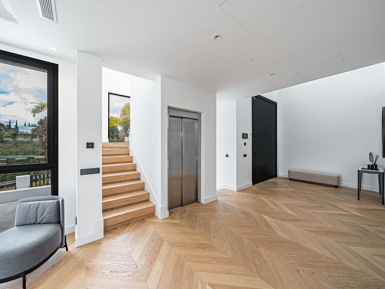 Villa for Sale in The Golden Mile, Malaga 21