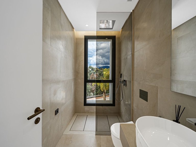 Villa for Sale in The Golden Mile, Malaga 33