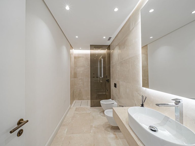 Villa for Sale in The Golden Mile, Malaga 4