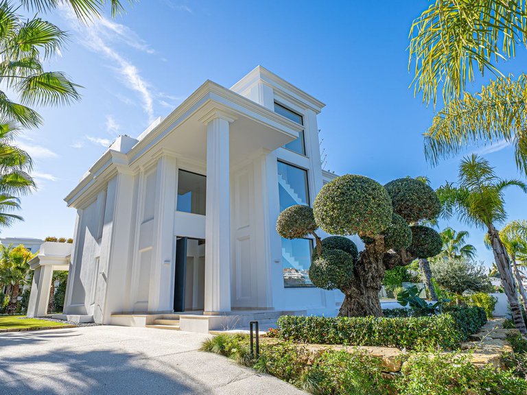 Villa for Sale in The Golden Mile, Malaga 40