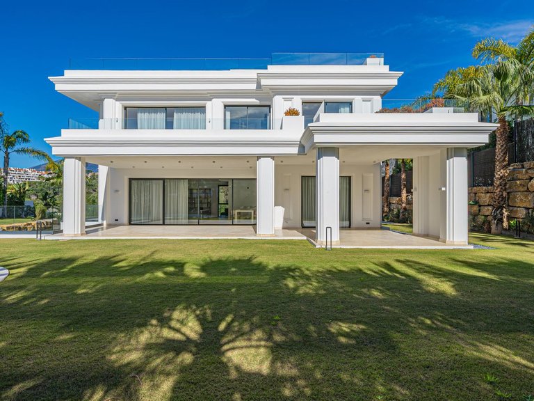 Villa for Sale in The Golden Mile, Malaga 41