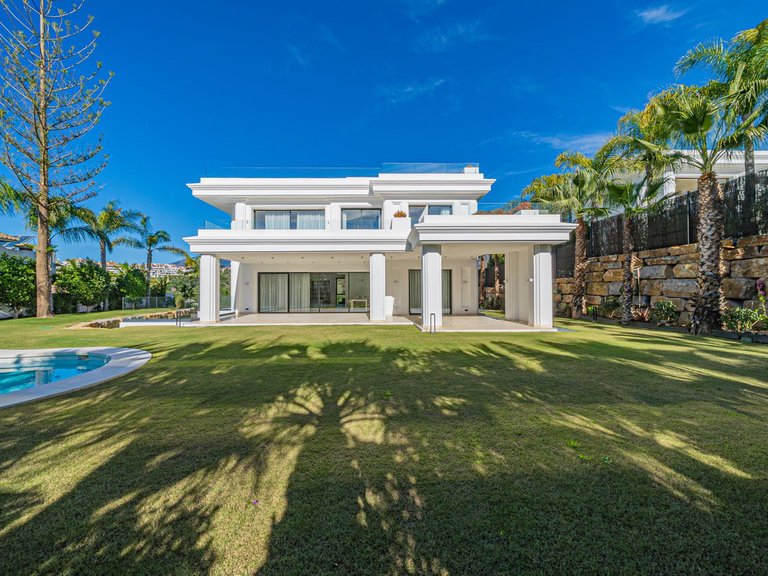 Villa for Sale in The Golden Mile, Malaga 42