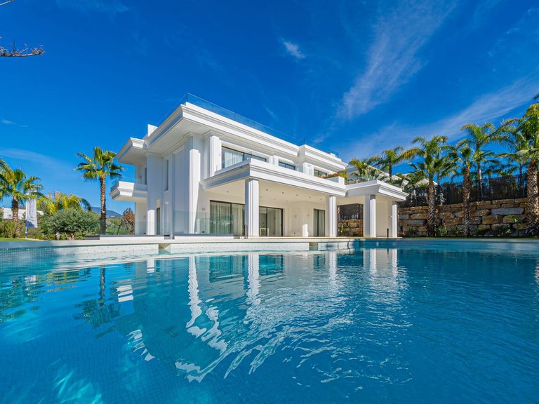 Villa for Sale in The Golden Mile, Malaga 44