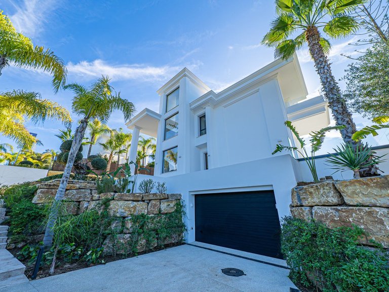 Villa for Sale in The Golden Mile, Malaga 46