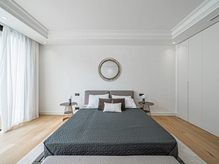 Villa for Sale in The Golden Mile, Malaga 5