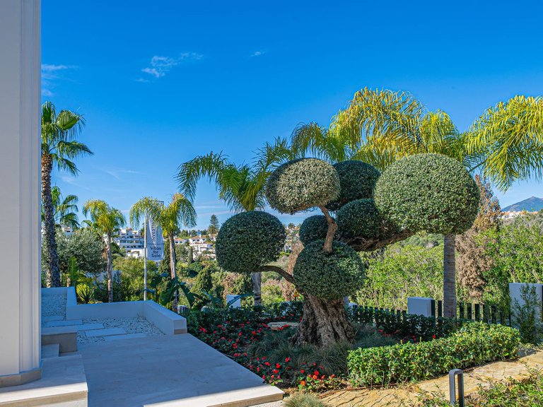 Villa for Sale in The Golden Mile, Malaga 54