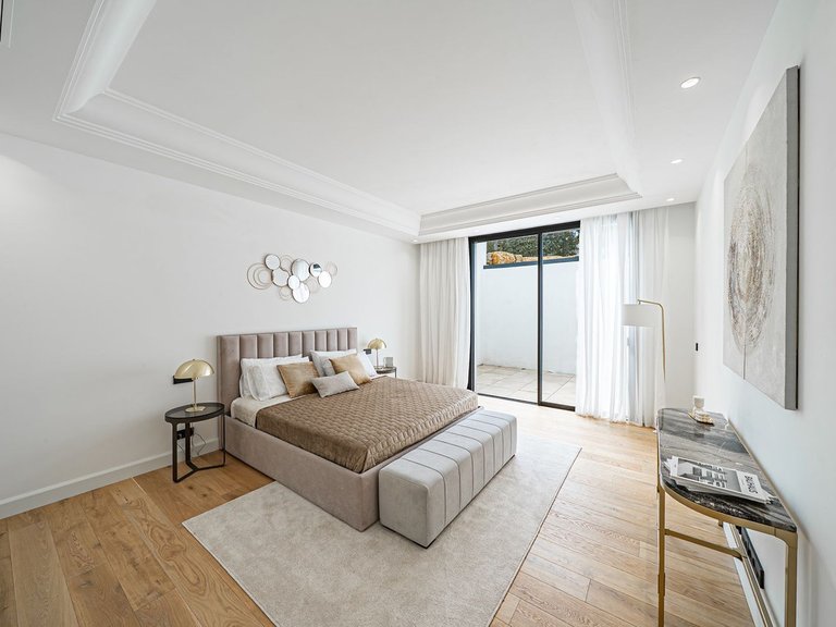 Villa for Sale in The Golden Mile, Malaga 7