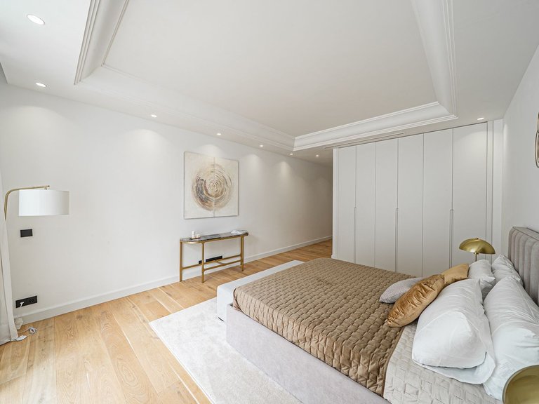 Villa for Sale in The Golden Mile, Malaga 9