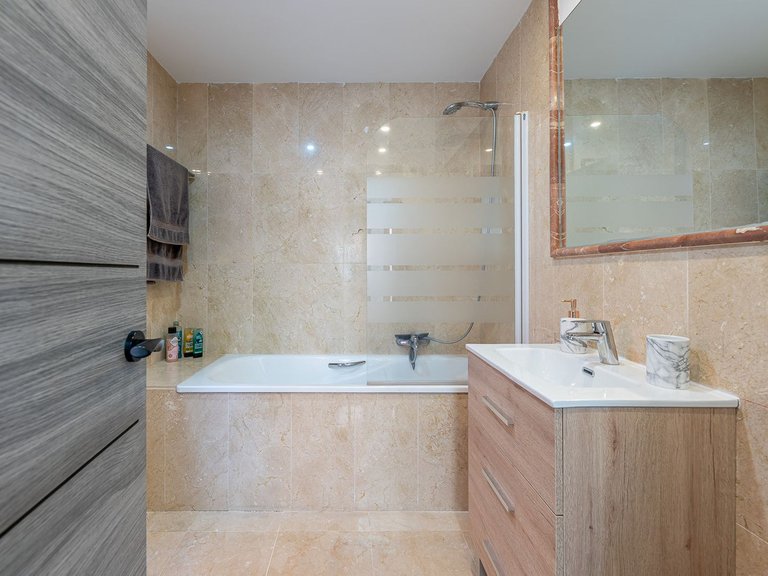 Apartment for Sale in Costa del Sol, Calahonda, Malaga 13