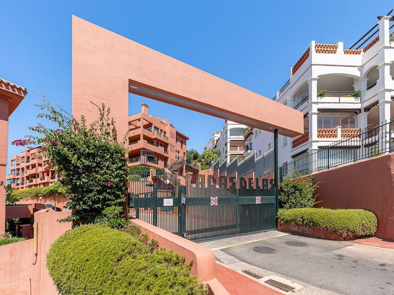 Apartment for Sale in Costa del Sol, Calahonda, Malaga 17