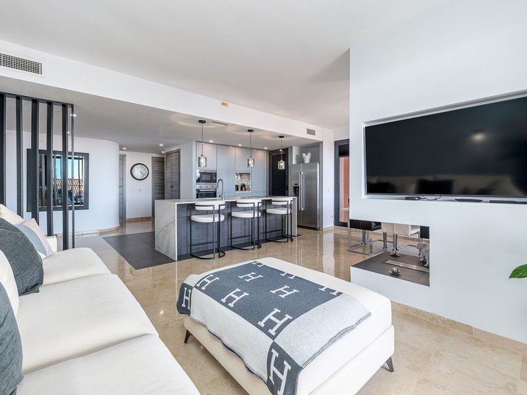 Apartment for Sale in Costa del Sol, Calahonda, Malaga 3