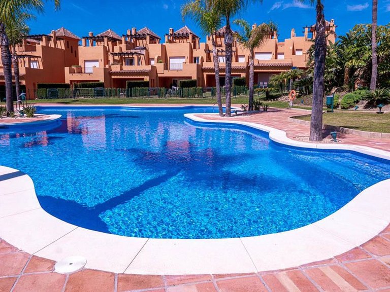 Town House for Sale in Costa del Sol El Paraíso, Estepona, Malaga 16