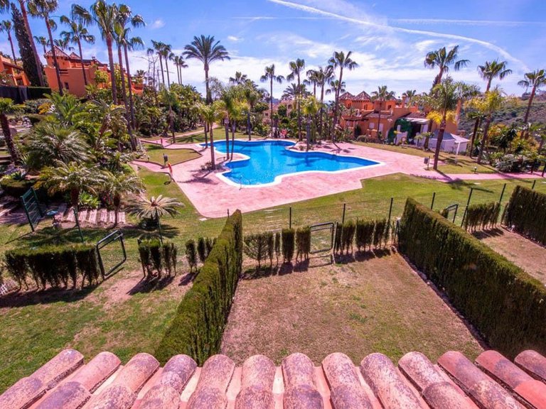 Town House for Sale in Costa del Sol El Paraíso, Estepona, Malaga 17