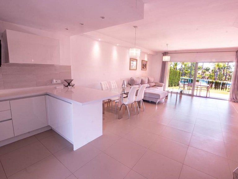 Town House for Sale in Costa del Sol El Paraíso, Estepona, Malaga 6