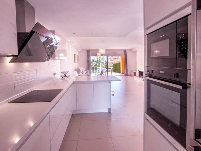 Town House for Sale in Costa del Sol El Paraíso, Estepona, Malaga 8