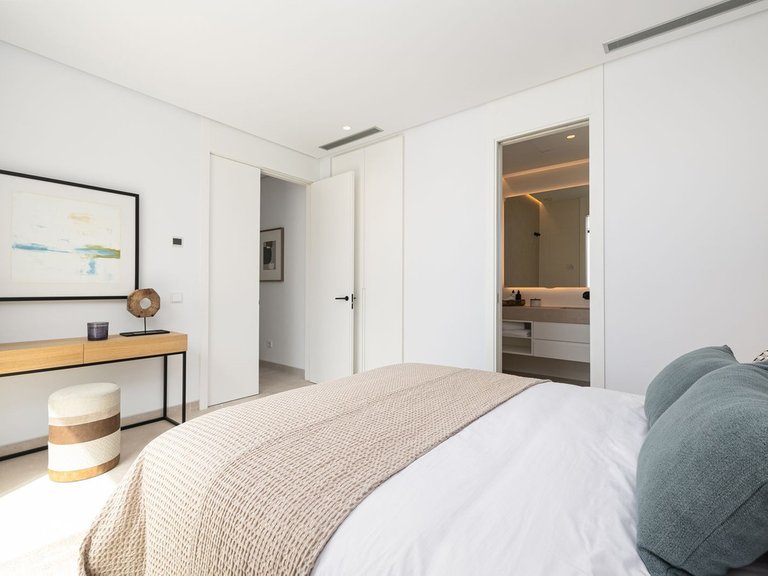 Villa for Sale in The Golden Mile, Malaga 11