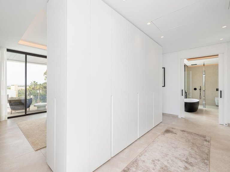 Villa for Sale in The Golden Mile, Malaga 15