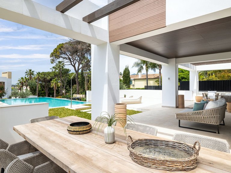 Villa for Sale in The Golden Mile, Malaga 16