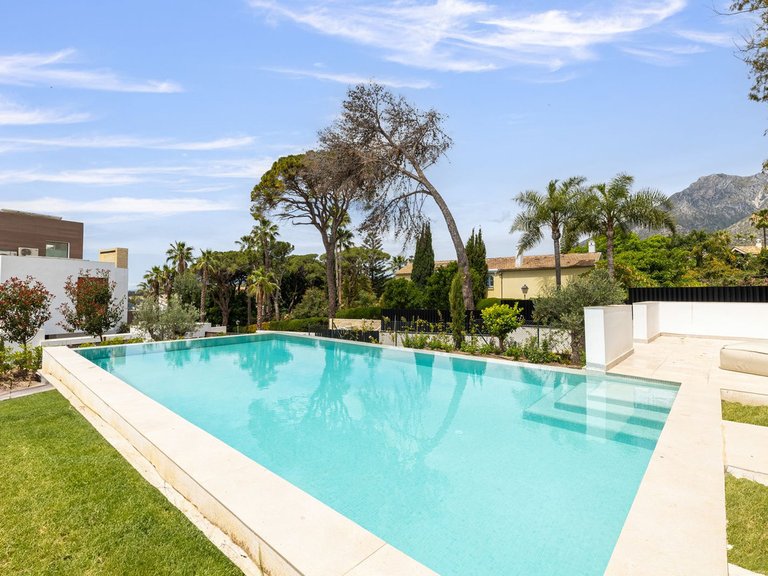 Villa for Sale in The Golden Mile, Malaga 17