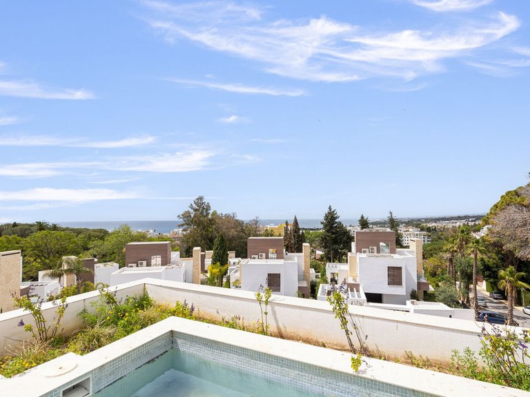Villa for Sale in The Golden Mile, Malaga 2