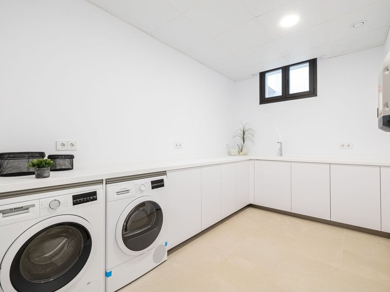 Villa for Sale in The Golden Mile, Malaga 24