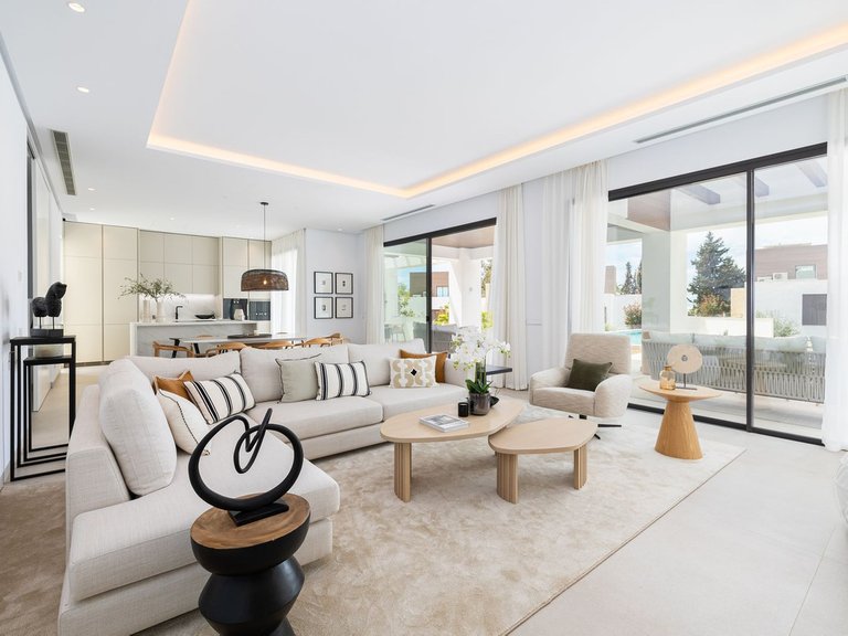 Villa for Sale in The Golden Mile, Malaga 3