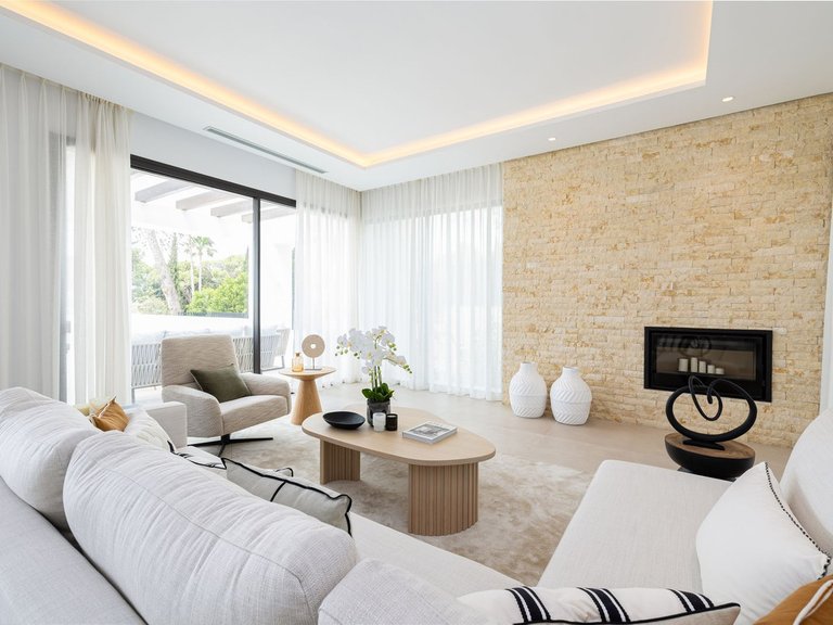 Villa for Sale in The Golden Mile, Malaga 4