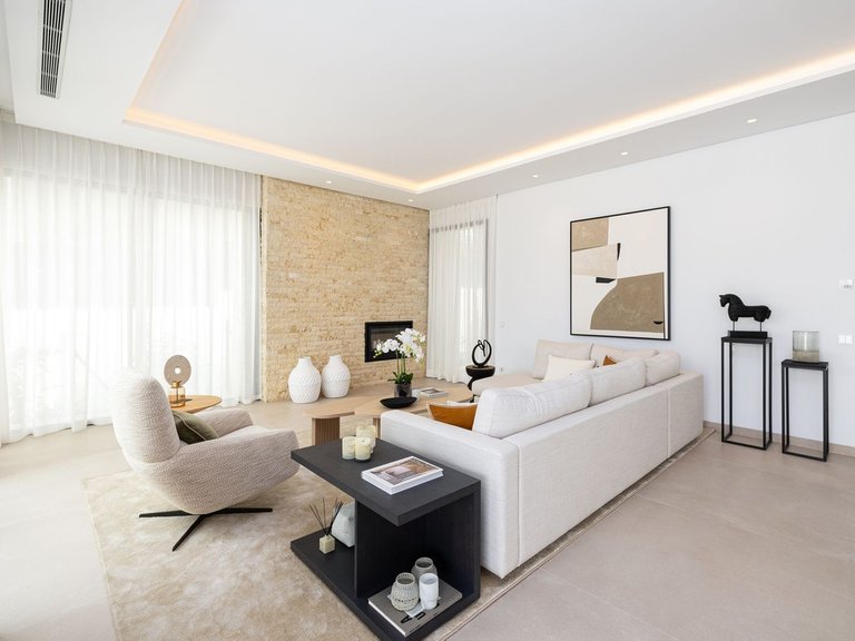 Villa for Sale in The Golden Mile, Malaga 5