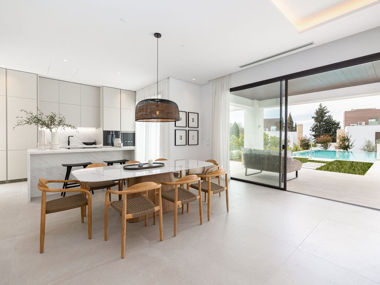 Villa for Sale in The Golden Mile, Malaga 6