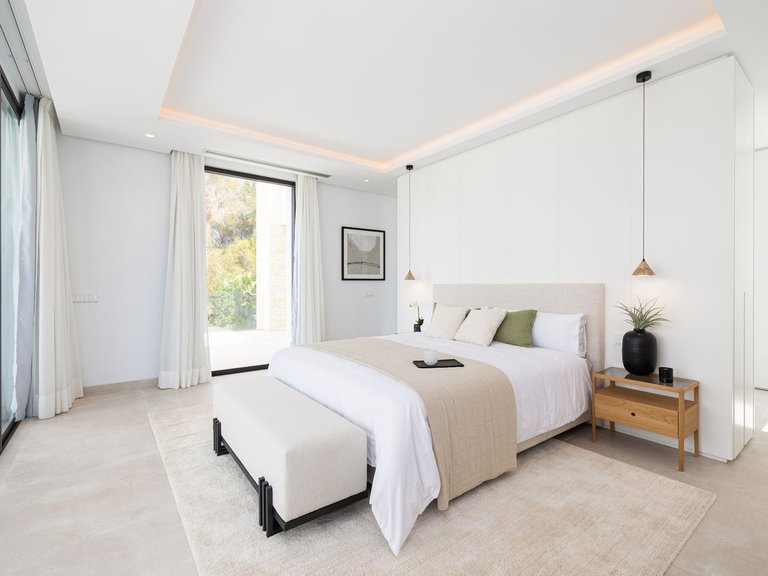 Villa for Sale in The Golden Mile, Malaga 7