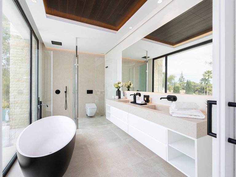 Villa for Sale in The Golden Mile, Malaga 8