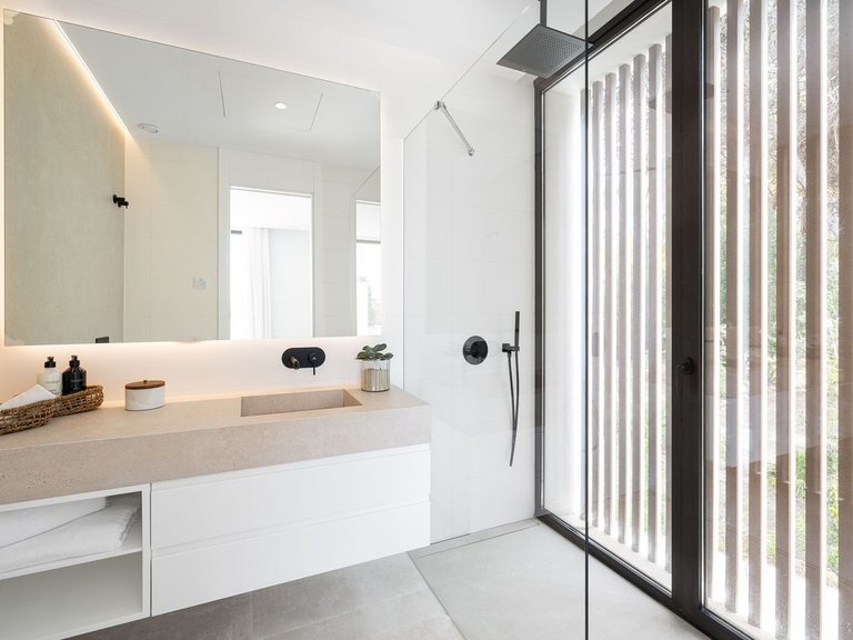 Villa for Sale in The Golden Mile, Malaga 9