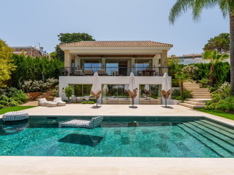 Villa for Sale in Marbella, Malaga 1